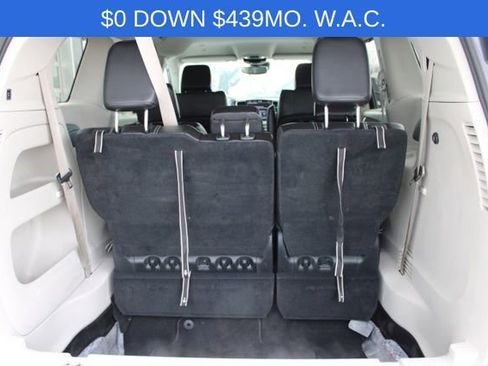 Used 2023 Chrysler Pacifica Touring-L image 9