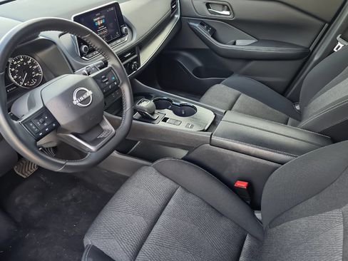 Used 2025 Nissan Rogue SV FWD image 6