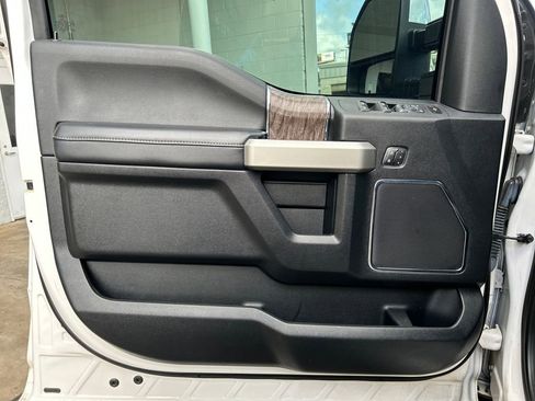 Used 2019 Ford F250 Lariat w/ Lariat Ultimate Package image 9