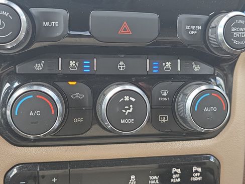 Used 2020 RAM 1500 Laramie RWD image 19