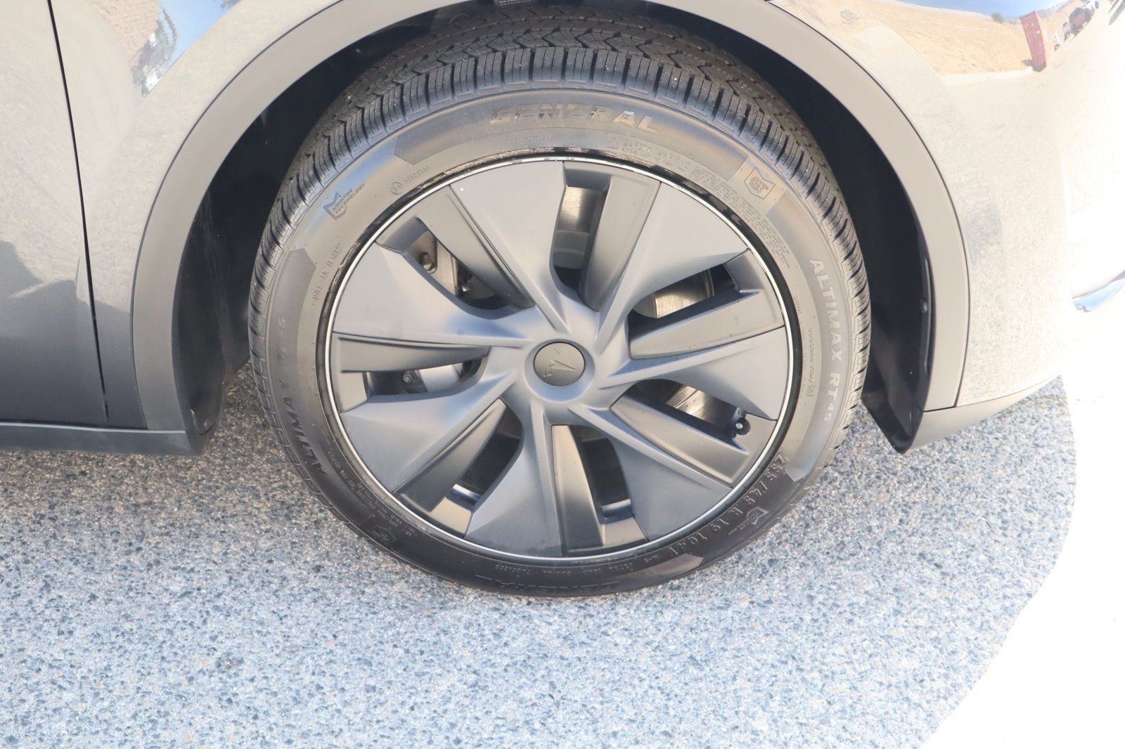 Used 2024 Tesla Model Y Long Range RWD image 10