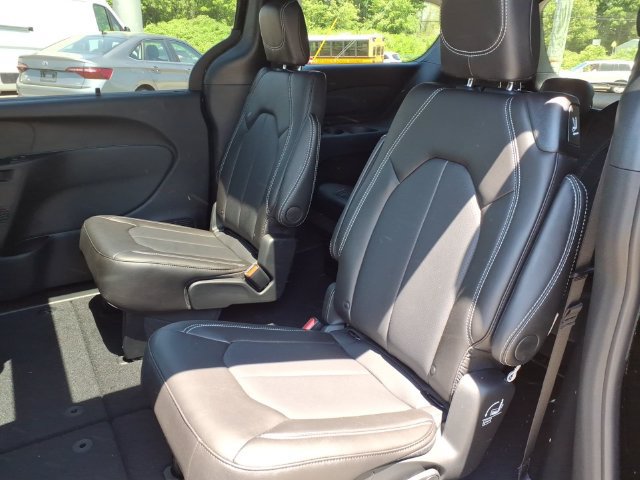 New 2027 Chrysler Pacifica Select AWD/4WD image 11