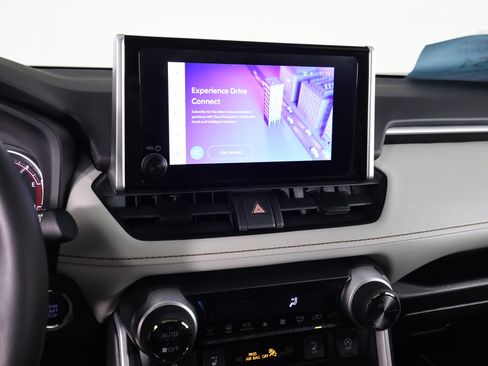 Used 2025 Toyota RAV4 XLE image 27