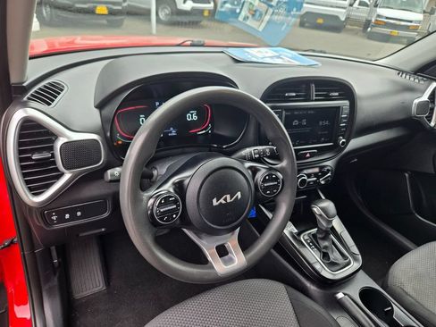 Used 2024 Kia Soul LX FWD image 6