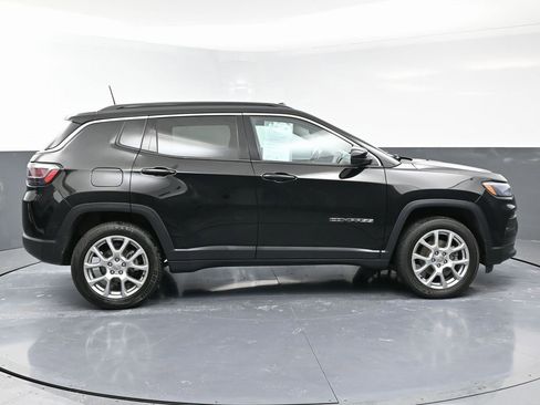 Used 2022 Jeep Compass Latitude w/ Sun and Sound Group image 8