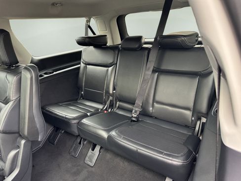 Certified 2025 Ford Expedition Max Platinum image 11