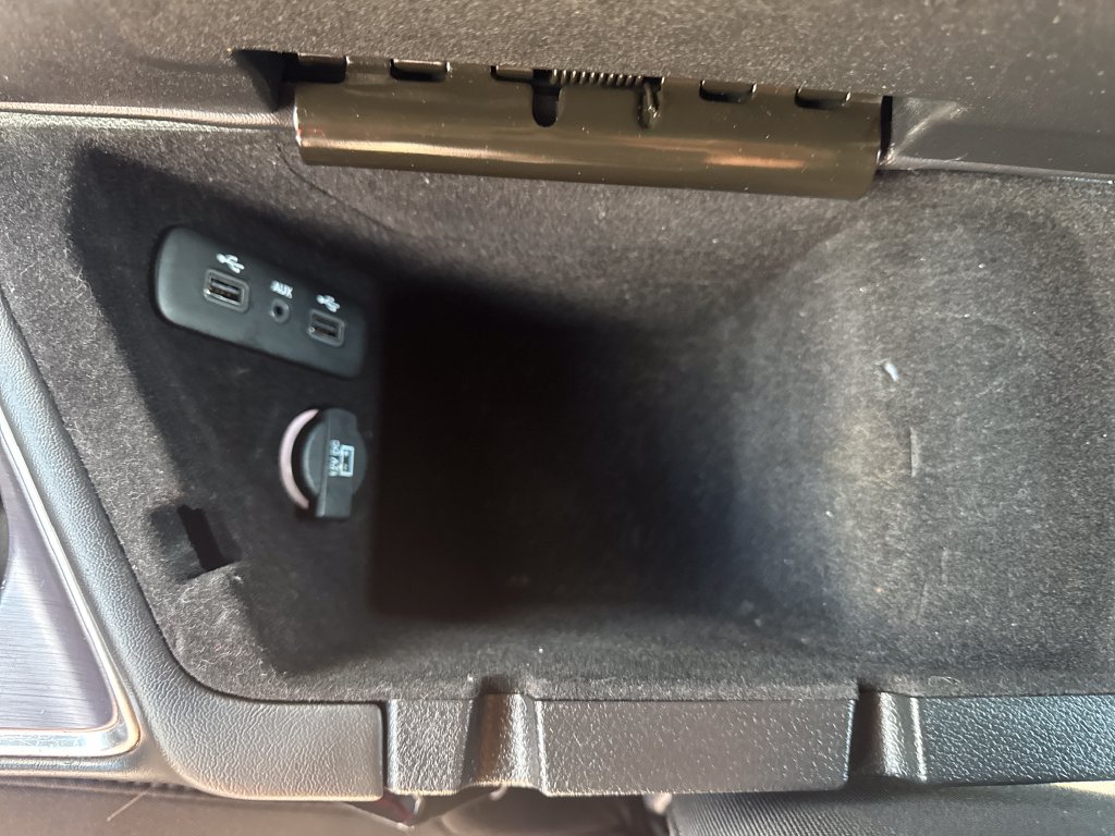 Used 2018 Dodge Challenger R/T w/ Driver Convenience Group RWD image 23