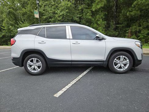 Used 2021 GMC Terrain SLE w/ Driver Convenience Package image 6