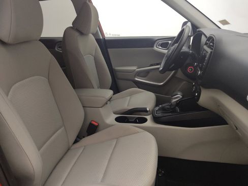 Used 2022 Kia Soul LX image 21