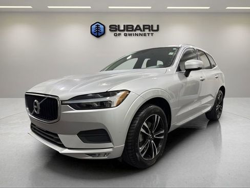 Used 2021 Volvo XC60 T5 Momentum w/ Premium Package image 1