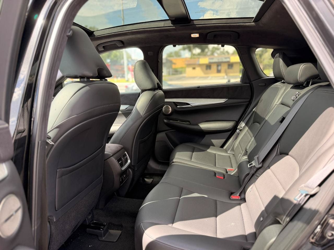 Used 2019 INFINITI QX50 Essential w/ Sensory Package AWD/4WD image 16