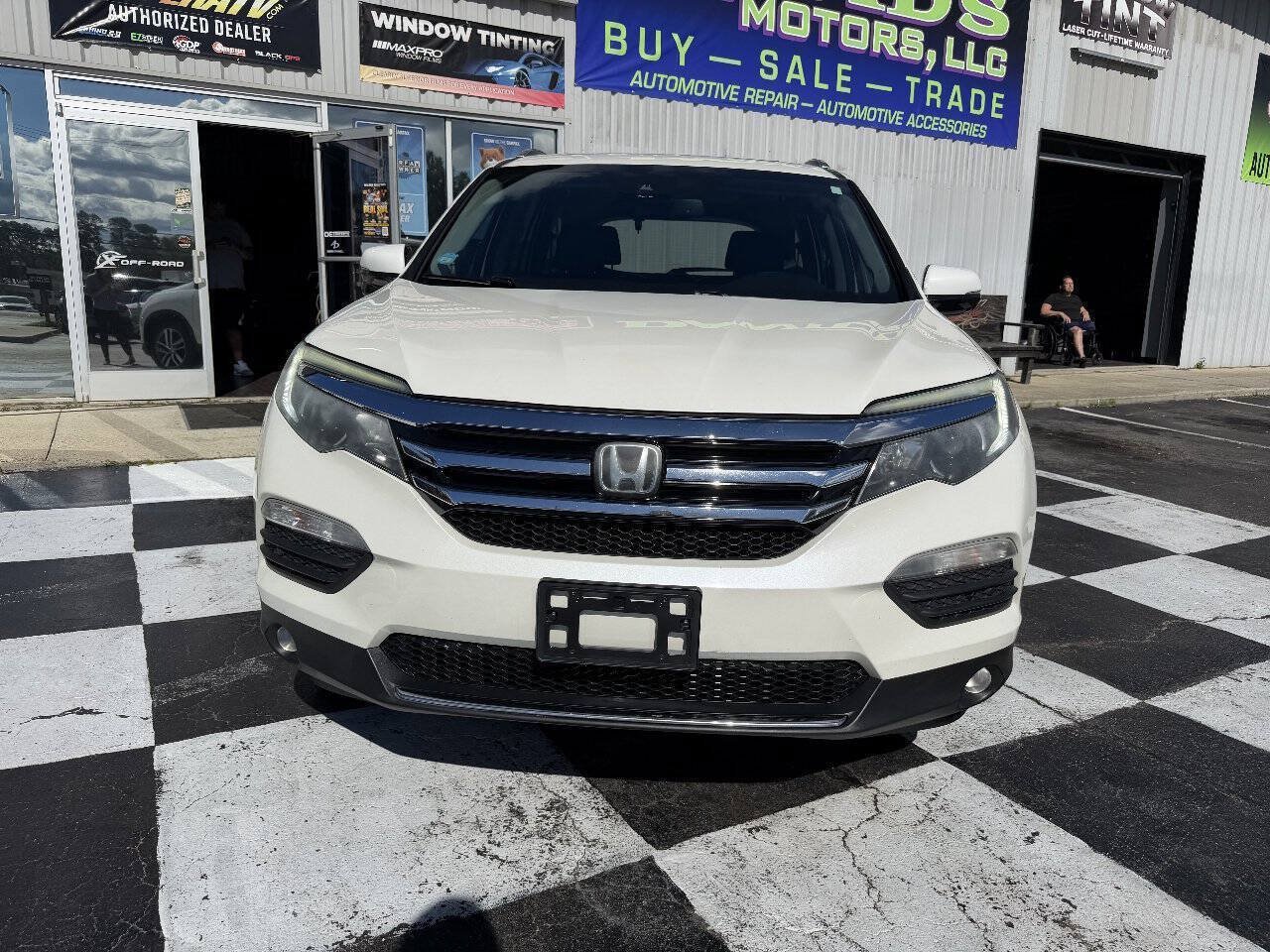 Used 2017 Honda Pilot Touring image 3