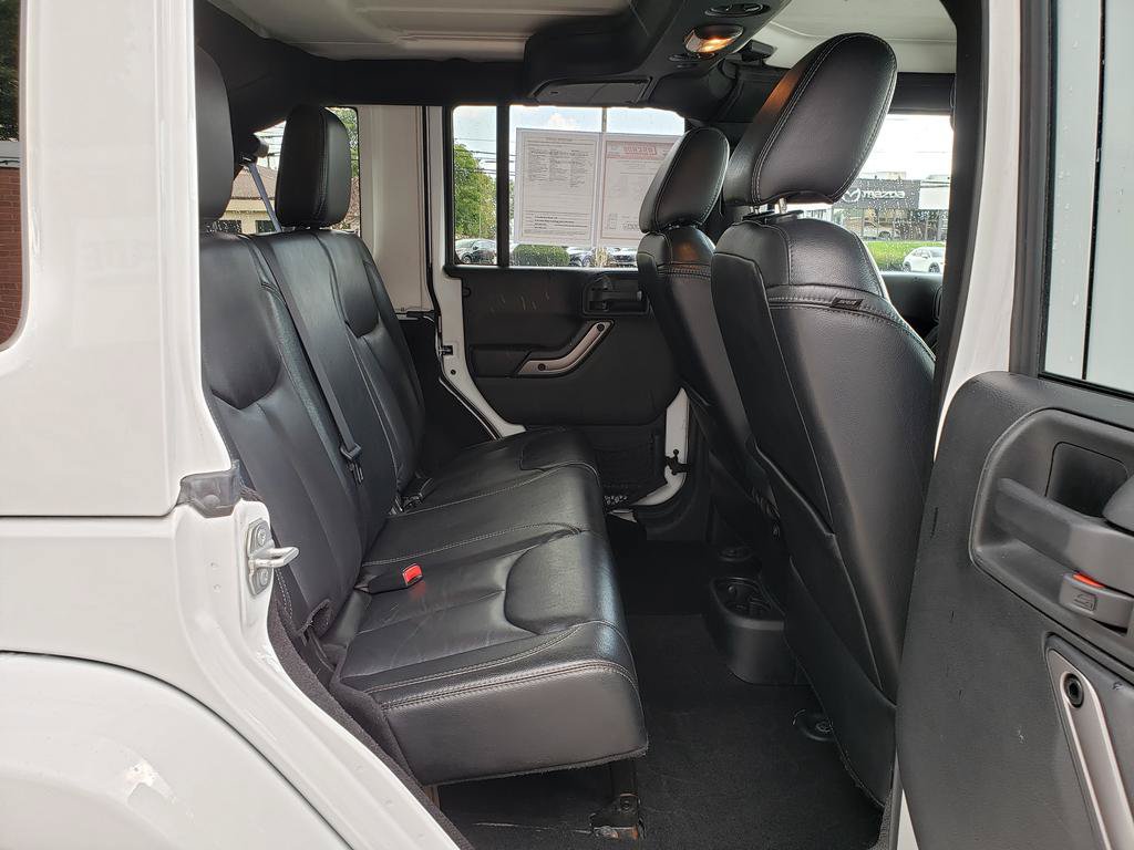 Used 2018 Jeep Wrangler Unlimited Sahara AWD/4WD image 14