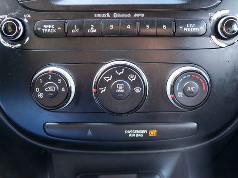 Used 2016 Kia Soul FWD image 33