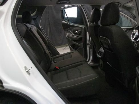 Used 2024 GMC Terrain SLE w/ Elevation Edition image 18