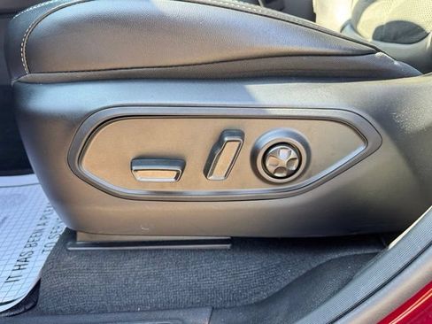 Used 2025 Jeep Grand Cherokee L Laredo RWD image 11