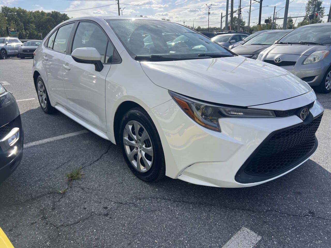 Used 2021 Toyota Corolla LE FWD image 3