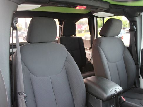 Used 2016 Jeep Wrangler Unlimited Sport AWD/4WD image 25