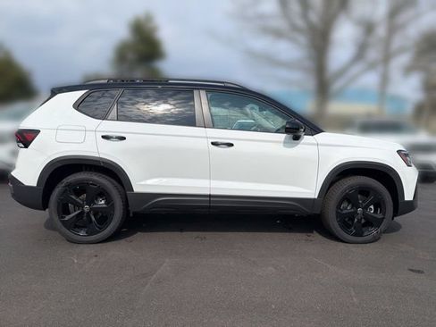 New 2026 Volkswagen Taos SE AWD/4WD image 8