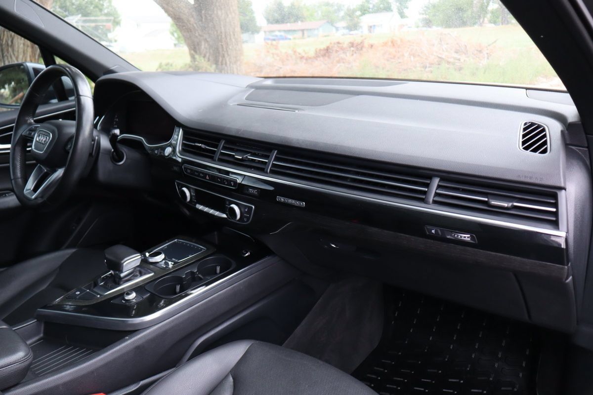 Used 2017 Audi Q7 3.0T Prestige AWD/4WD image 17