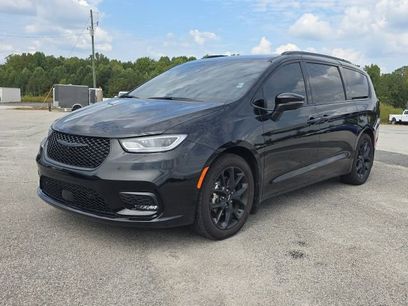 Used 2023 Chrysler Pacifica Touring-L w/ S Appearance Package