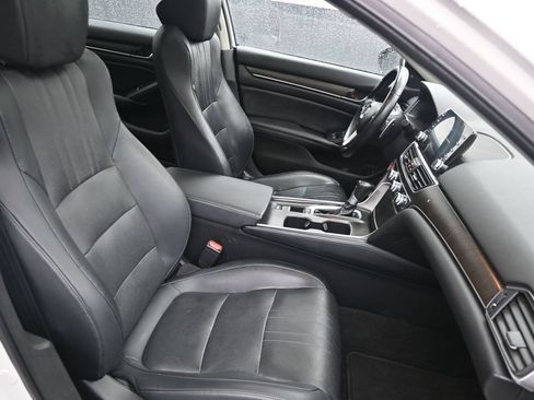 Used 2018 Honda Accord Touring image 11