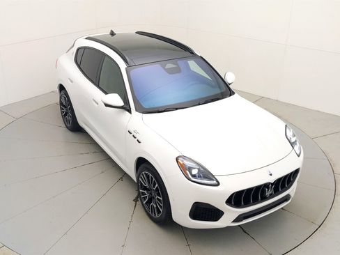 Used 2024 Maserati Grecale GT image 22
