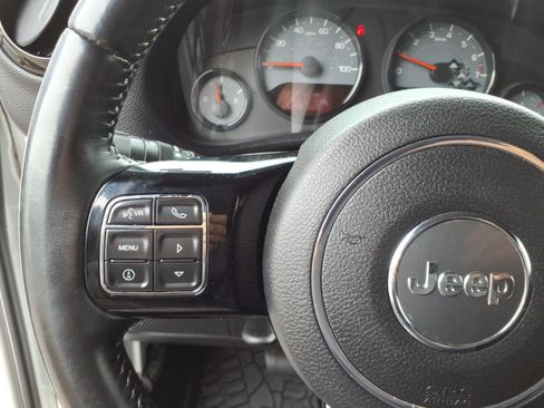 Used 2017 Jeep Wrangler Unlimited Sahara AWD/4WD image 15