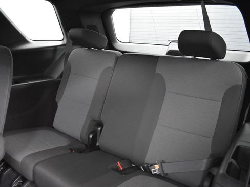 Used 2022 Chevrolet Traverse LT image 24