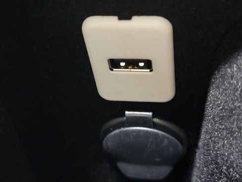 Used 2013 Chevrolet Avalanche LTZ AWD/4WD image 26