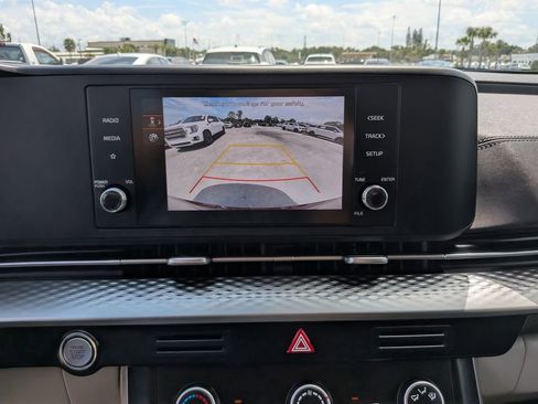 Certified 2024 Kia Carnival LX FWD image 24