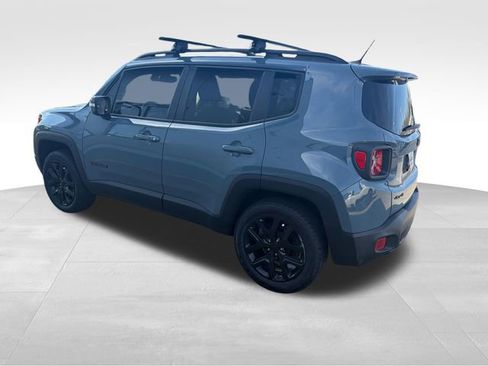 Used 2017 Jeep Renegade Altitude AWD/4WD image 3