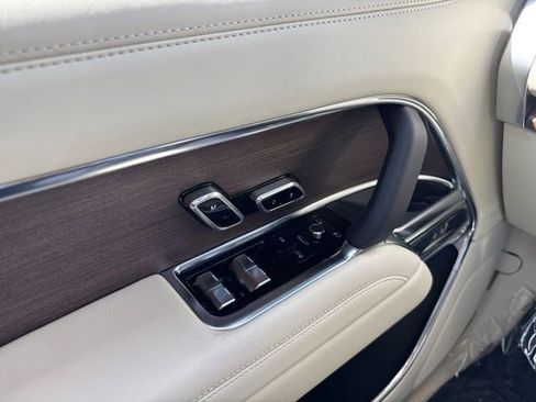 New 2026 Land Rover Range Rover SE image 12