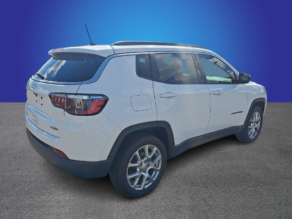 Used 2023 Jeep Compass Latitude AWD/4WD image 4