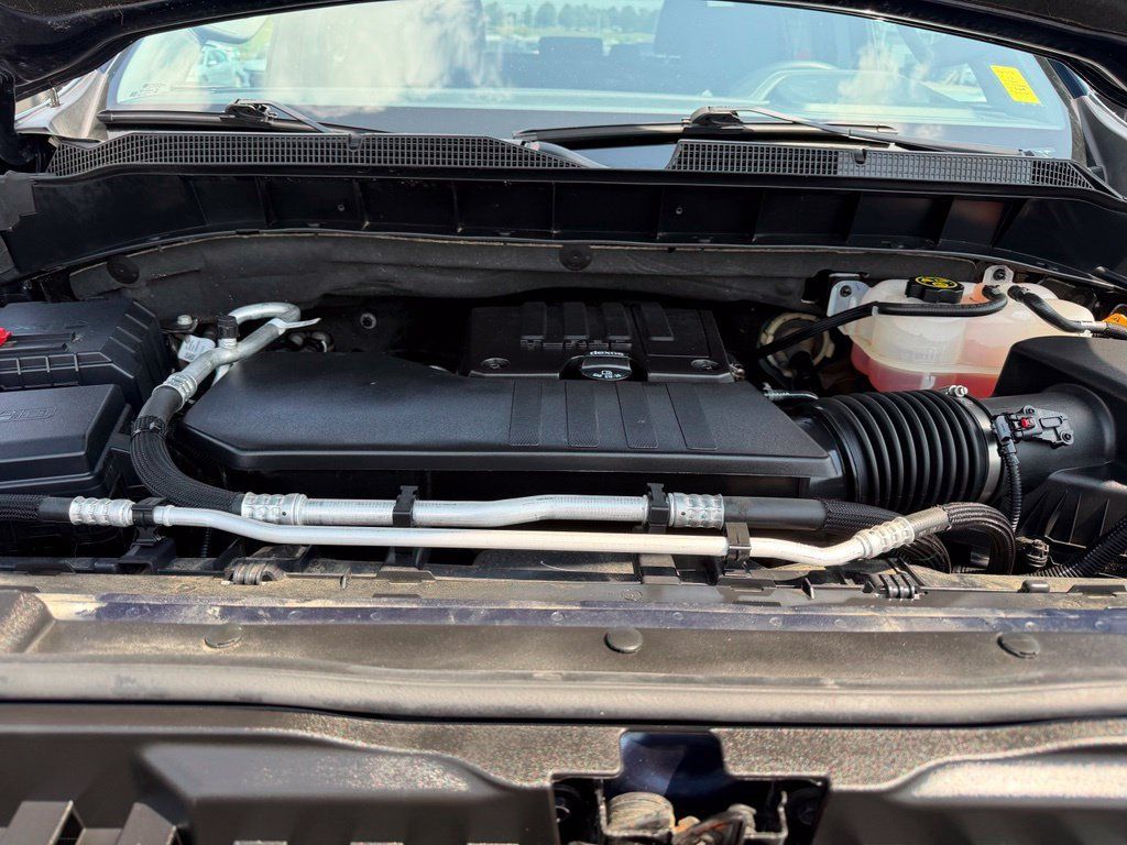 Used 2023 Chevrolet Silverado 1500 LT AWD/4WD image 7
