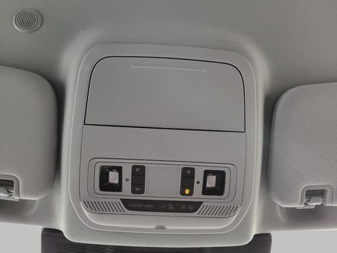 Used 2023 Ford Explorer XLT w/ Equipment Group 202A image 12