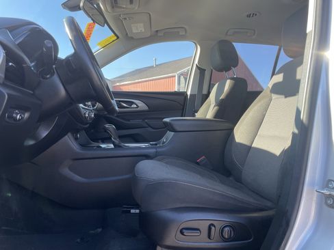 Used 2019 Chevrolet Traverse LT image 12