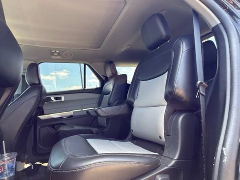 Used 2022 Ford Explorer XLT w/ Equipment Group 202A RWD image 11