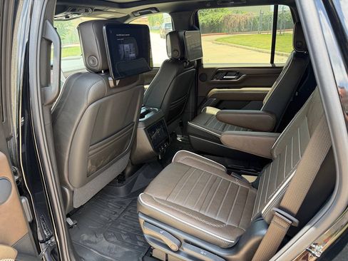 Used 2026 GMC Yukon Denali Ultimate w/ LPO, Floor Liner Package AWD/4WD image 24