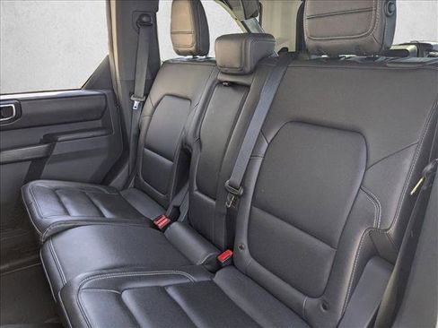 Used 2025 Ford Bronco Badlands AWD/4WD image 19