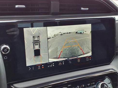 Used 2024 GMC Sierra 1500 AT4 w/ Technology Package AWD/4WD image 9