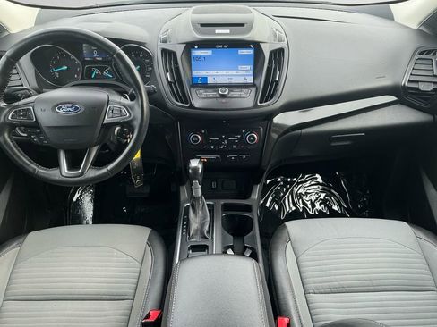 Used 2018 Ford Escape SE w/ SE Sport Appearance Package image 10
