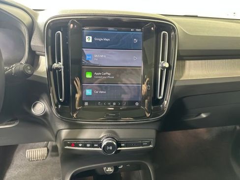 Used 2024 Volvo XC40 B5 Core image 20