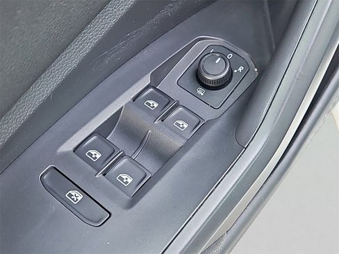 Used 2020 Volkswagen Jetta SE w/ SE Cold Weather Package image 26