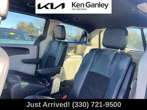 Used 2020 Dodge Grand Caravan SXT image 10