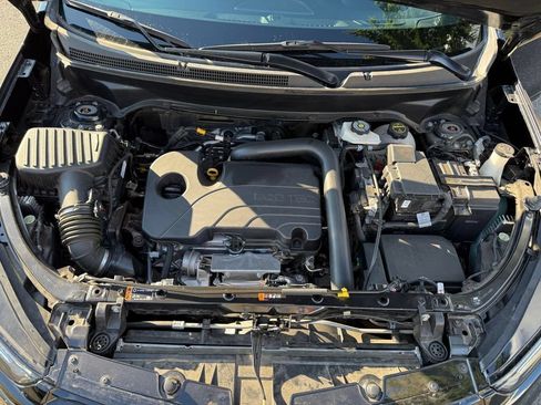 Used 2024 Chevrolet Equinox Premier AWD/4WD image 9