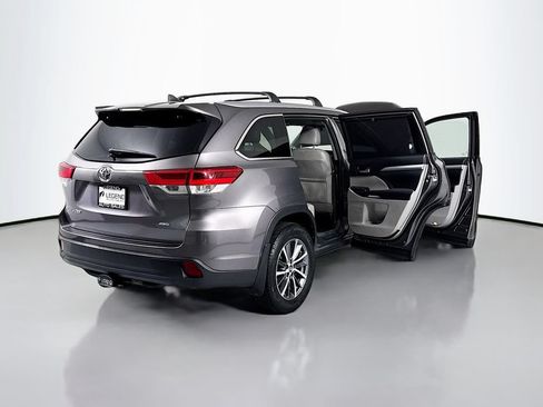 Used 2019 Toyota Highlander XLE AWD/4WD image 28