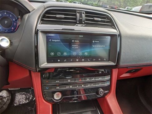 Used 2019 Jaguar F-PACE SVR image 18