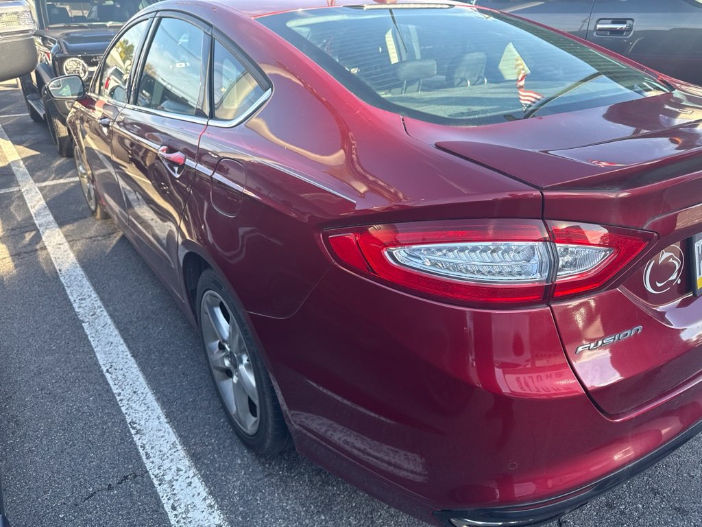 Used 2016 Ford Fusion SE FWD image 6