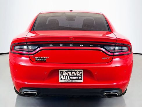 Used 2018 Dodge Charger SXT RWD image 5